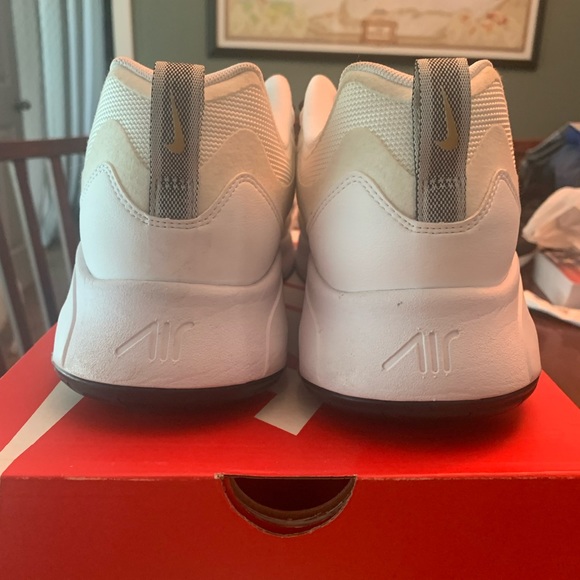 Men’s Size 13 Air Max 200 Metallic Gold - Picture 4 of 6